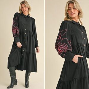Beautiful Maxi Dress with Peasant Sleeves w Embroidered